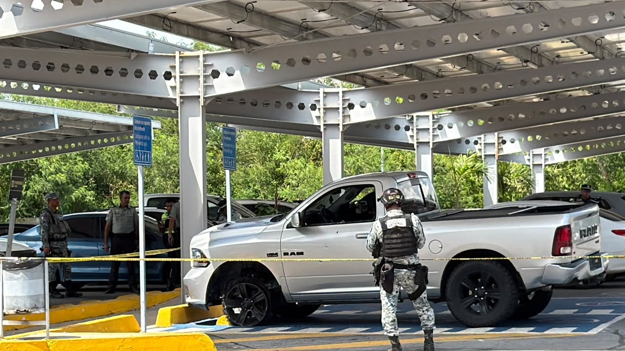 VIDEO| Hombre h3rido de b4la llega al aeropuerto de Mazatlán tras intercambio de d1sparos: esto pasó