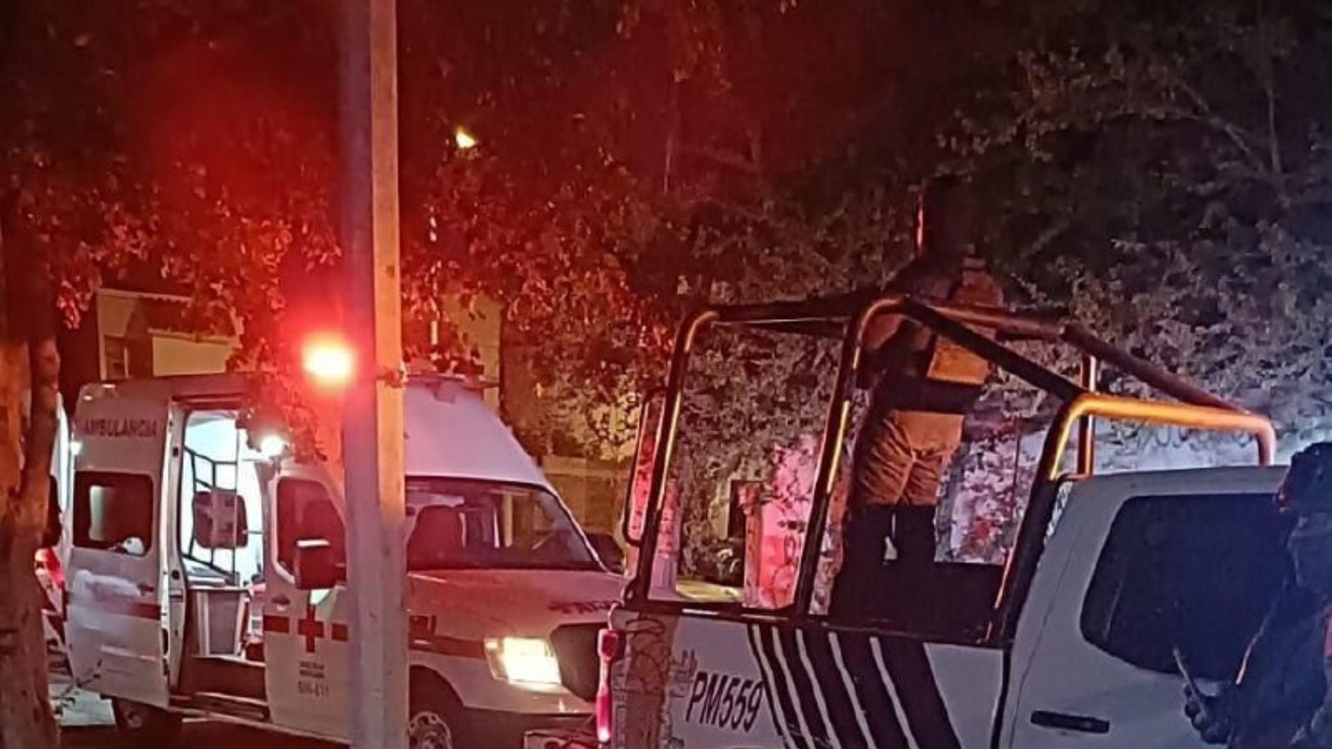 Policía Mazatlán matan a balazos a un hombre en la colonia 20 de noviembre. .jpg