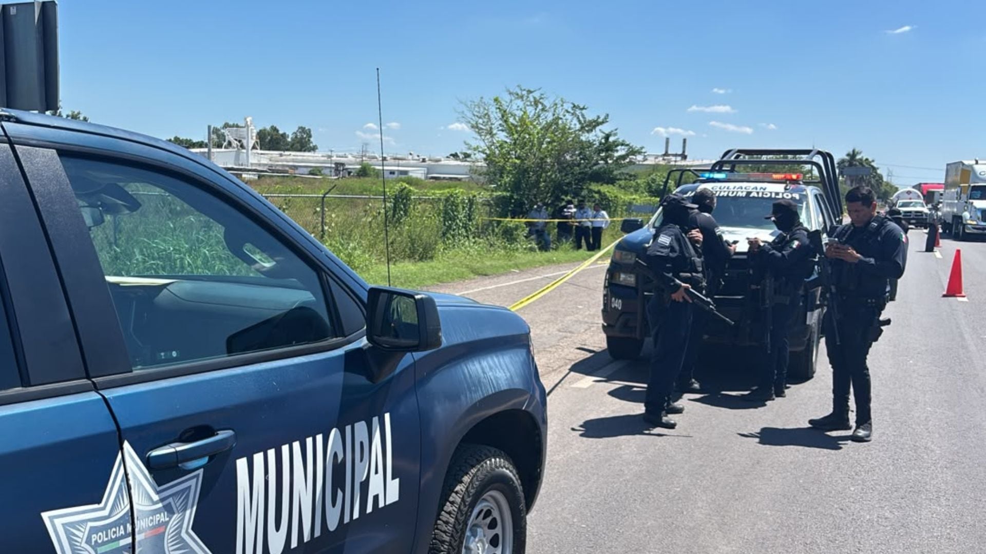 Hallan a un hombre asesinado y con las manos esposadas en El Quemadito, Culiacán
