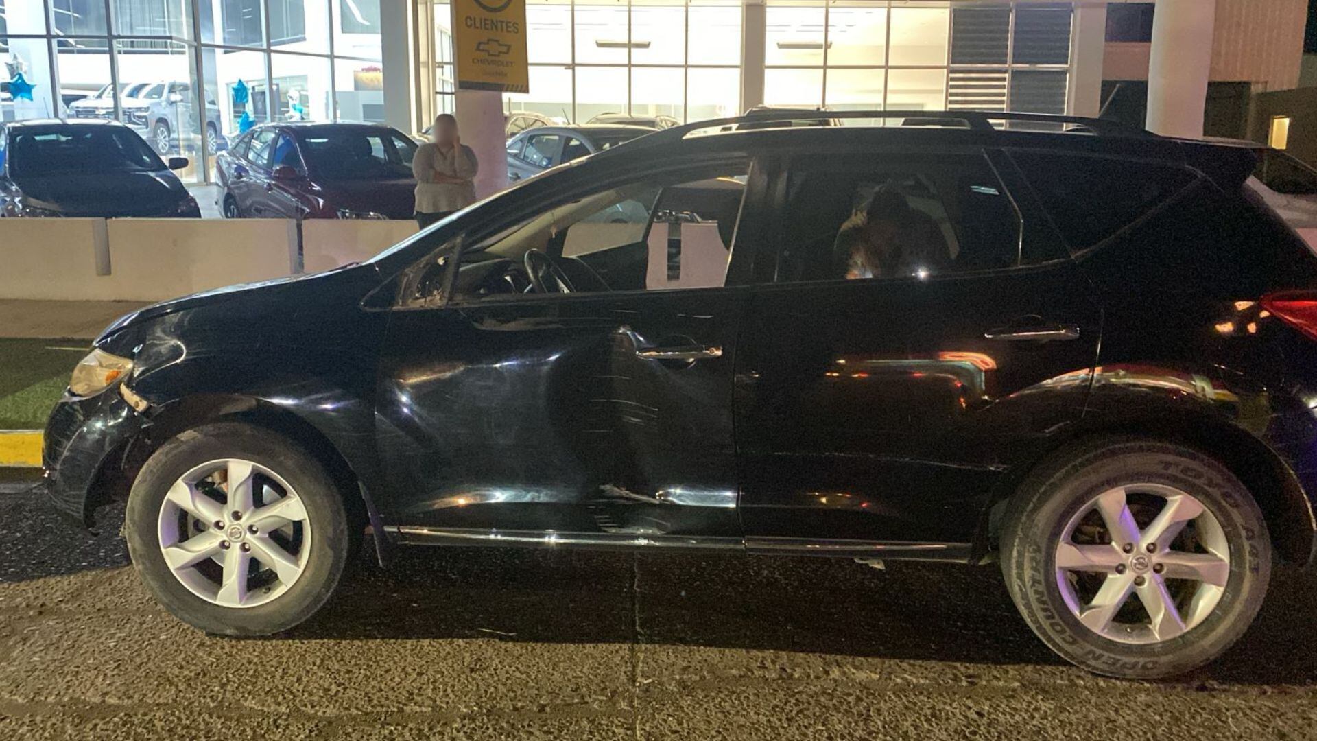 Camioneta arrolla a tres jóvenes en Los Mochis