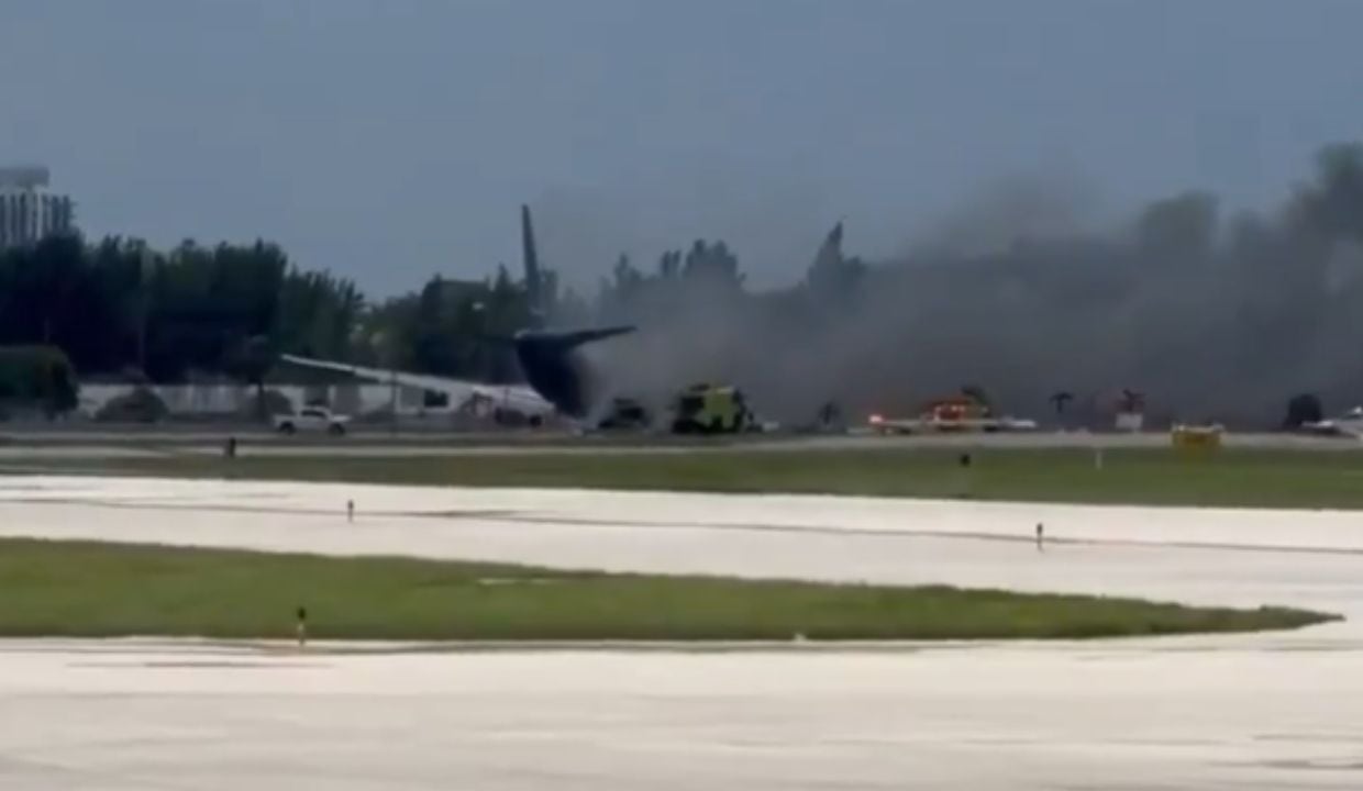 VIDEO FUERTE: Avión de carga se sale de la pista en Miami 