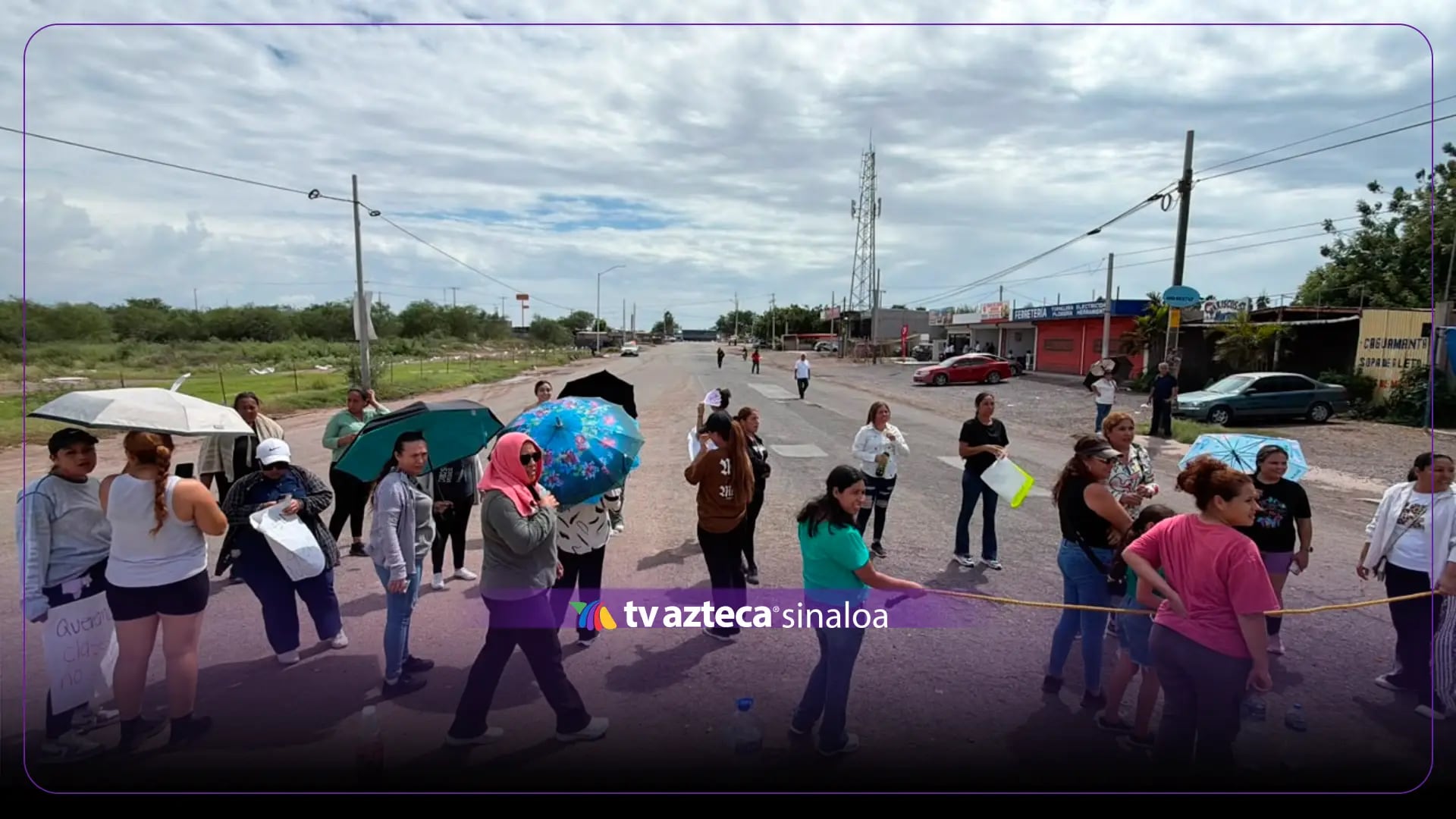Padres de familia y niños se manifiestan en Ahome