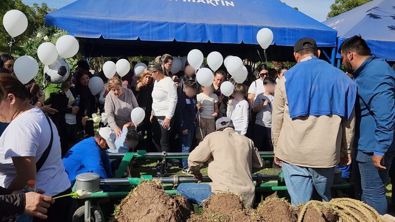 Sepultan a familia asesinada en Los Ángeles, Culiacán