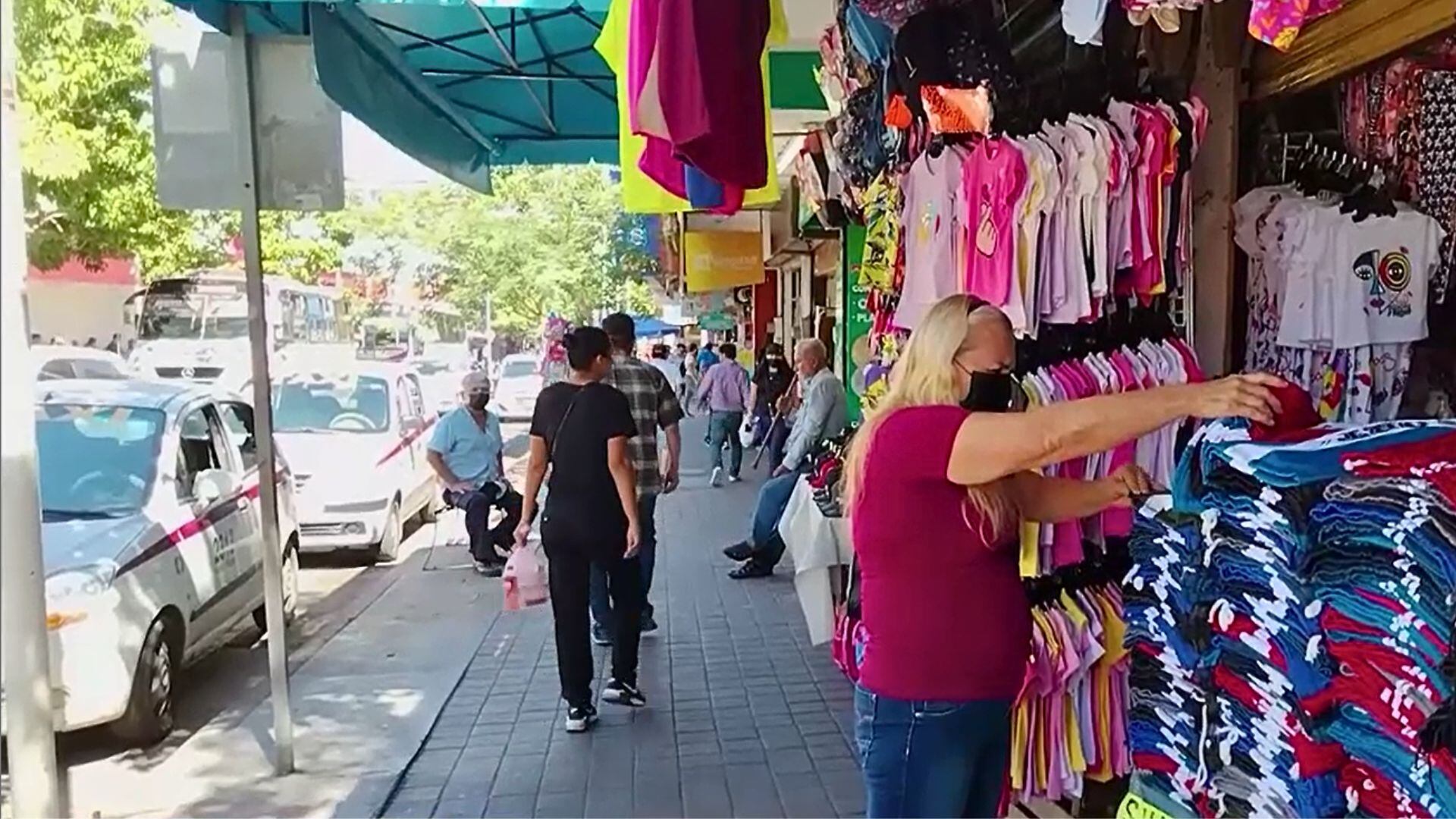 Comercio y peatones en el Centro de Culiacán