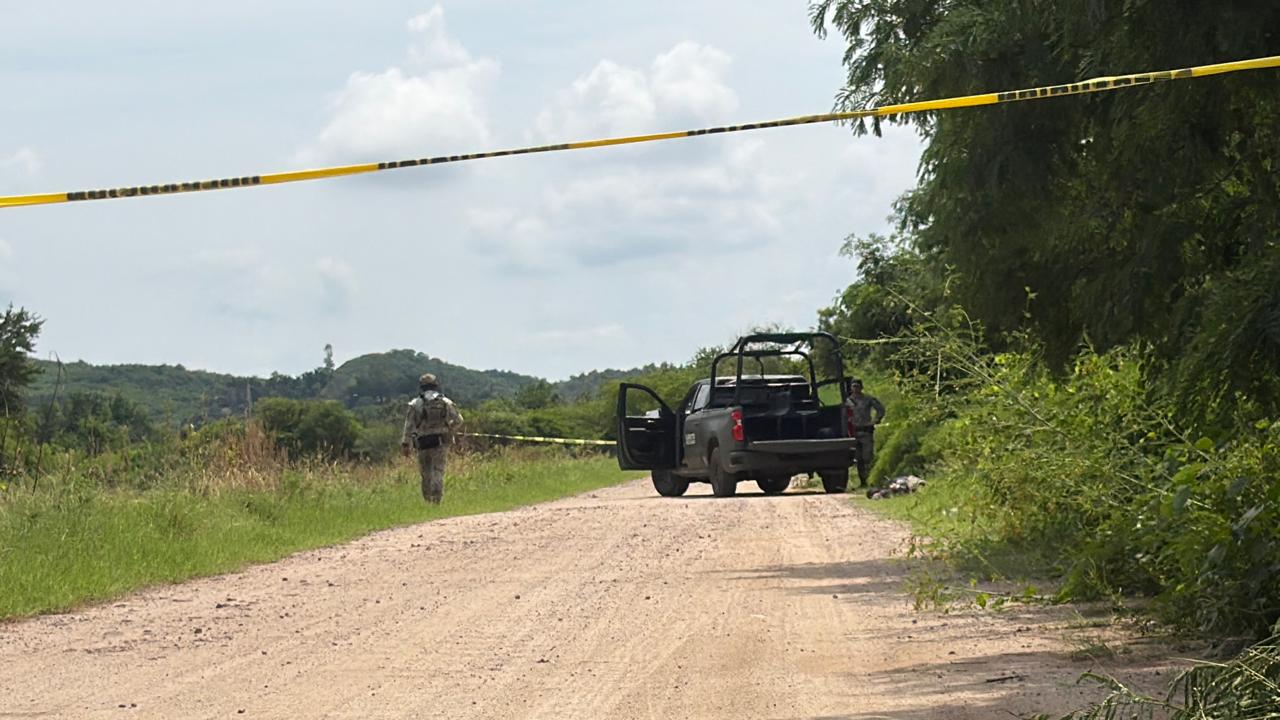 VIDEO| Localizan sin vida a un joven con heridas de bala junto al canal Humaya al norte de Culiacán