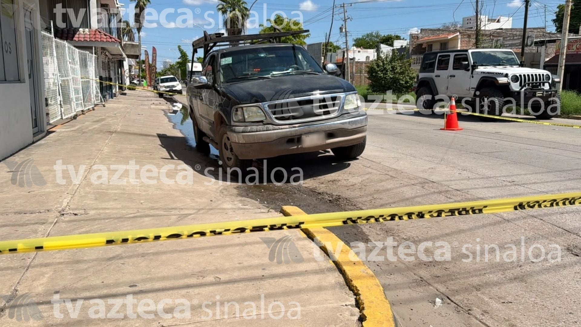 Localizan a hombre sin vida al interior de una camioneta en Los Mochis