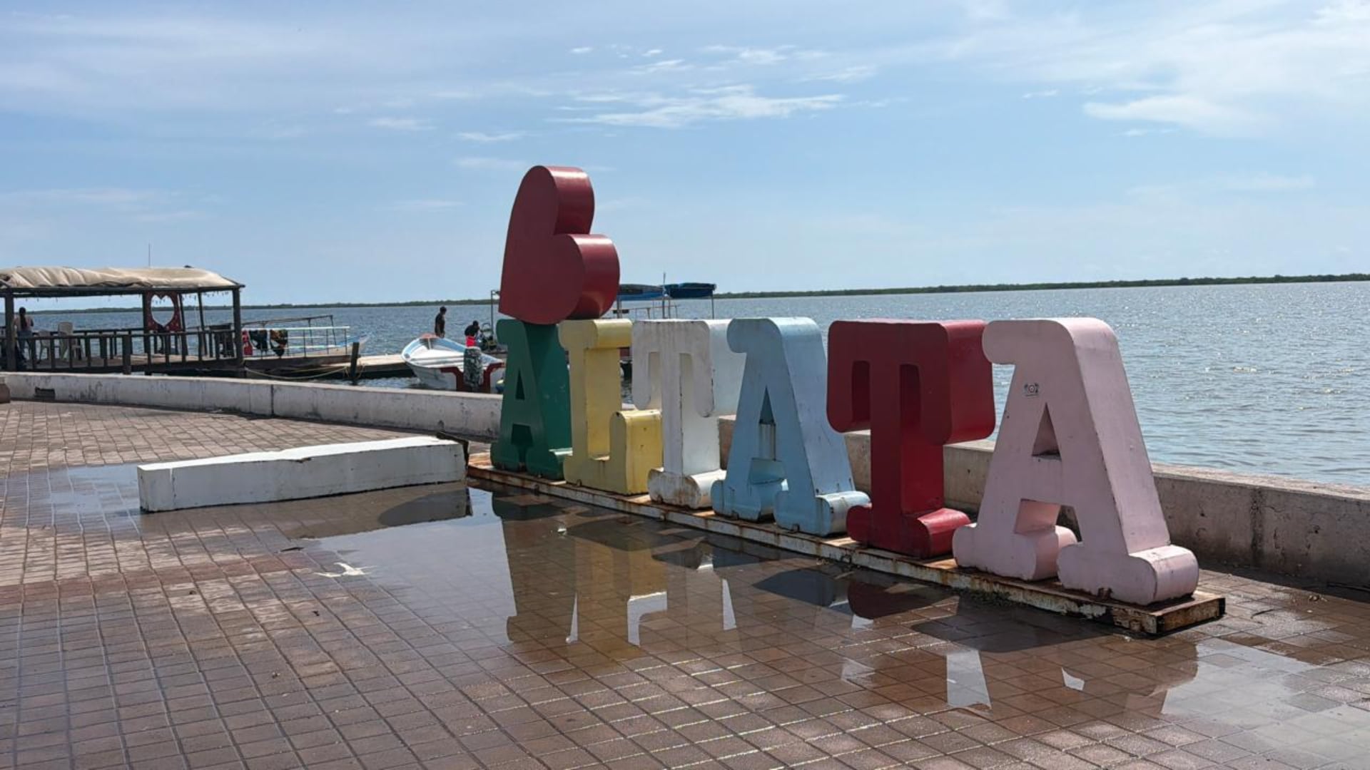 La bahía de Altata, Navolato sufre inundaciones y estragos por fuertes lluvias a causa del huracán Polo