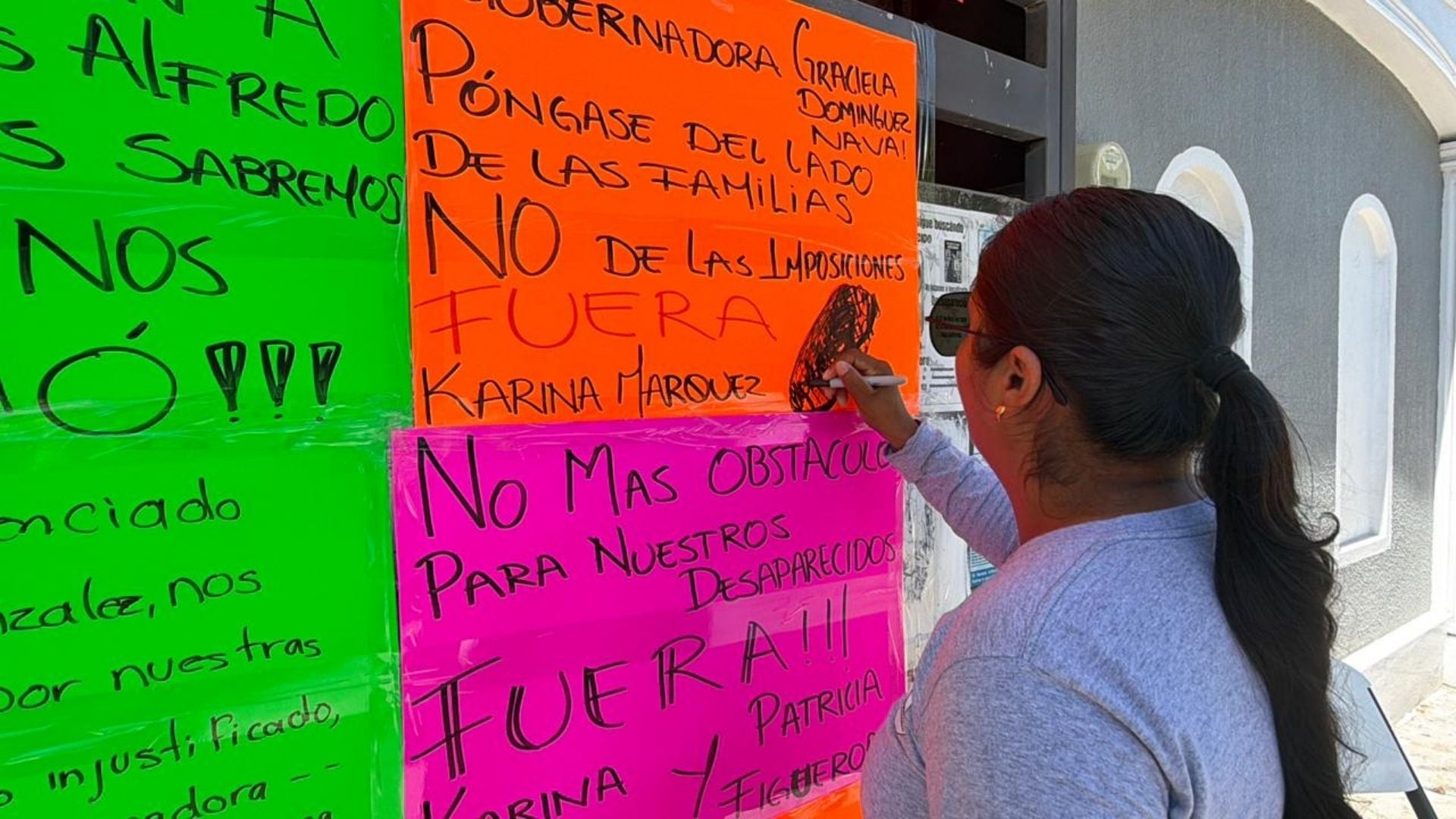 Familias de desaparecidos se van a plantón en Mazatlán; exigen reinstalar a encargado y denuncian malos manejos